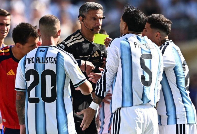 Truyền thông Argentina chỉ trích 4 cầu thủ sau thất bại tủi hổ ở trận chung kết 5 2 sao Argentina đánh Rodri, bóp cổ hậu vệ Tây Ban Nha và tung chưởng đo ván Gavi