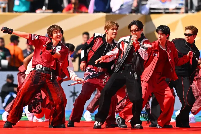 voh-dan-sao-hang-a-hollywood-va-am-nhac-do-bo-chung-ket-world-cup-20264