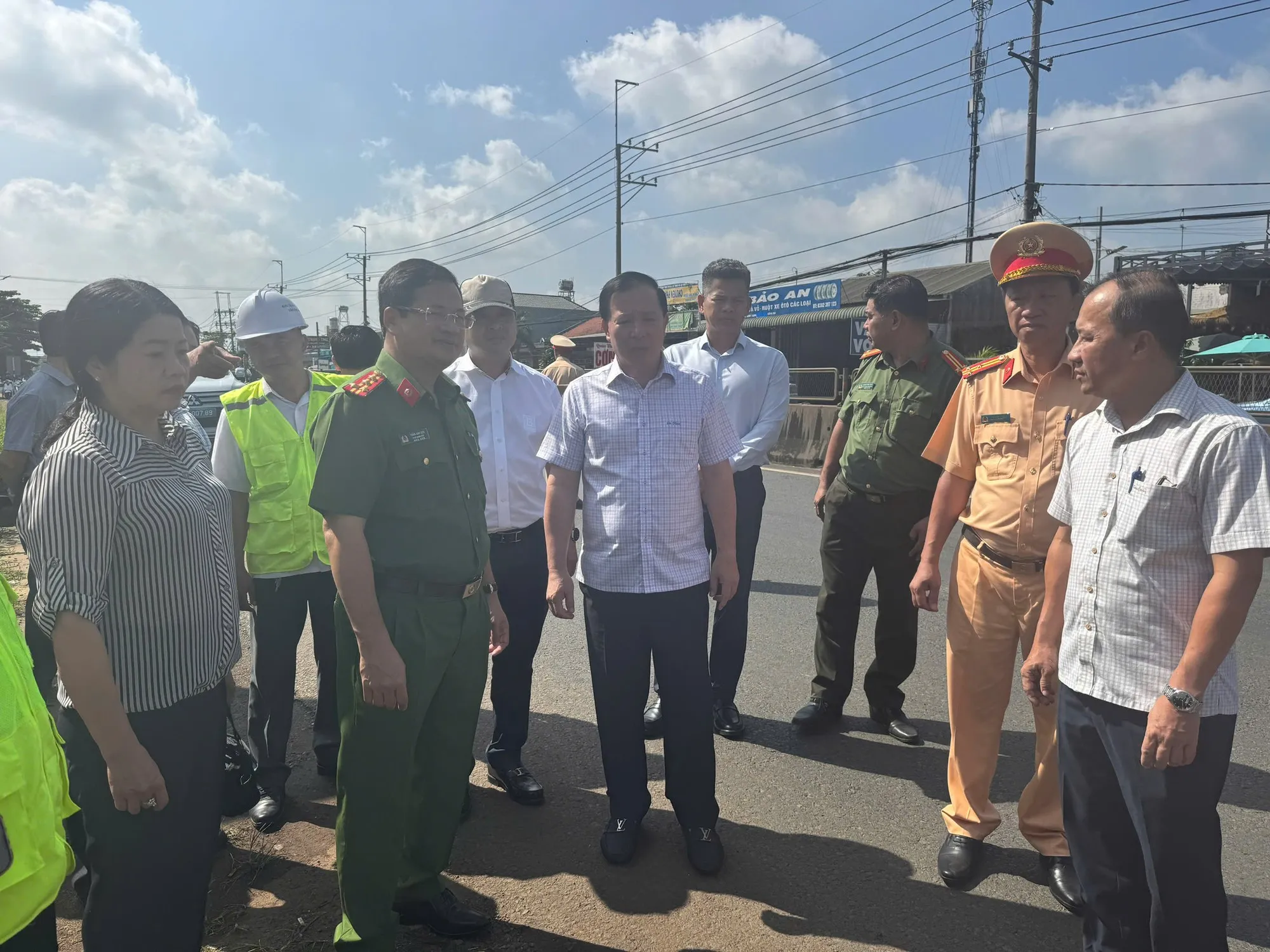 Phó Bí thư Thành ủy, Chủ tịch UBND TP Đồng Nai Nguyễn Văn Út có mặt tại hiện trường