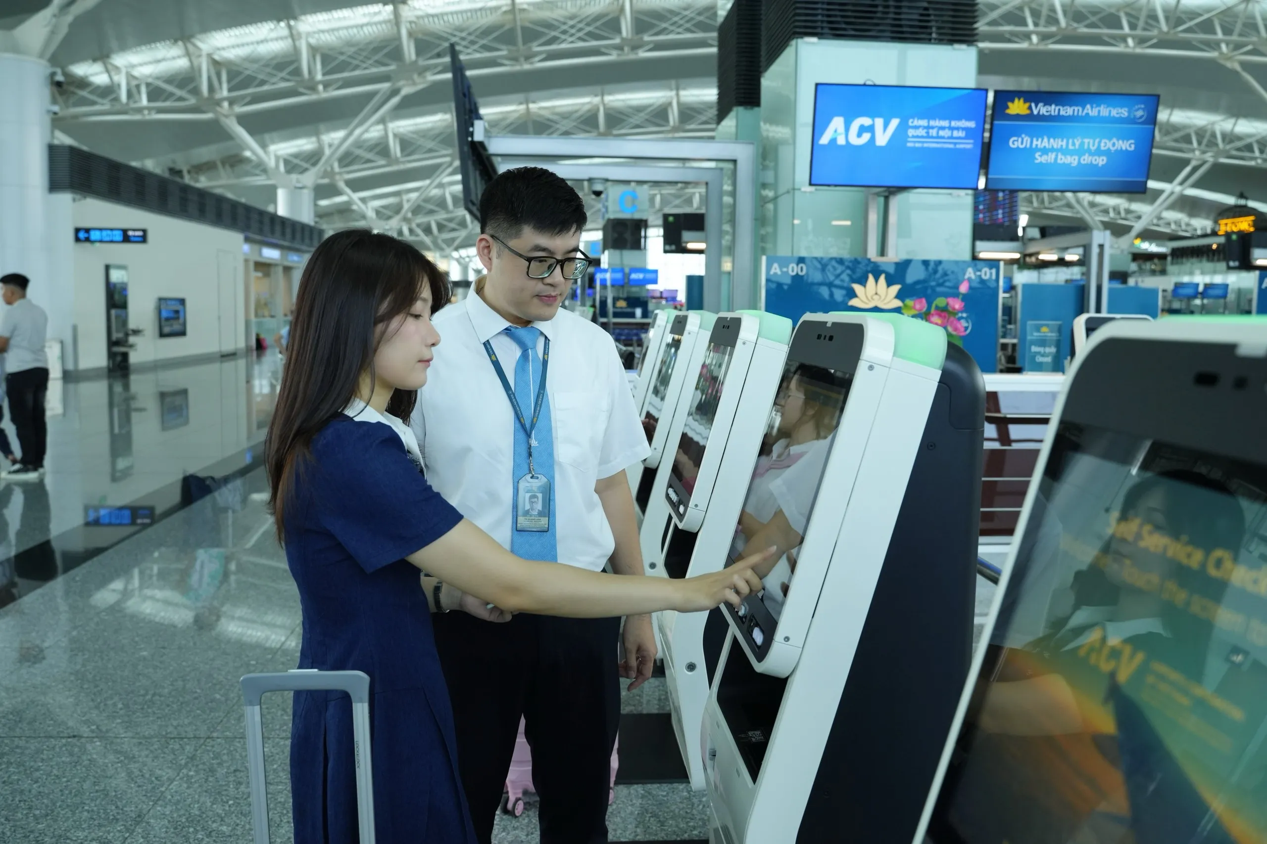 Vietnam Airlines thử nghiệm kiosk tự phục vụ tại sân bay Nội Bài - Ảnh 4.