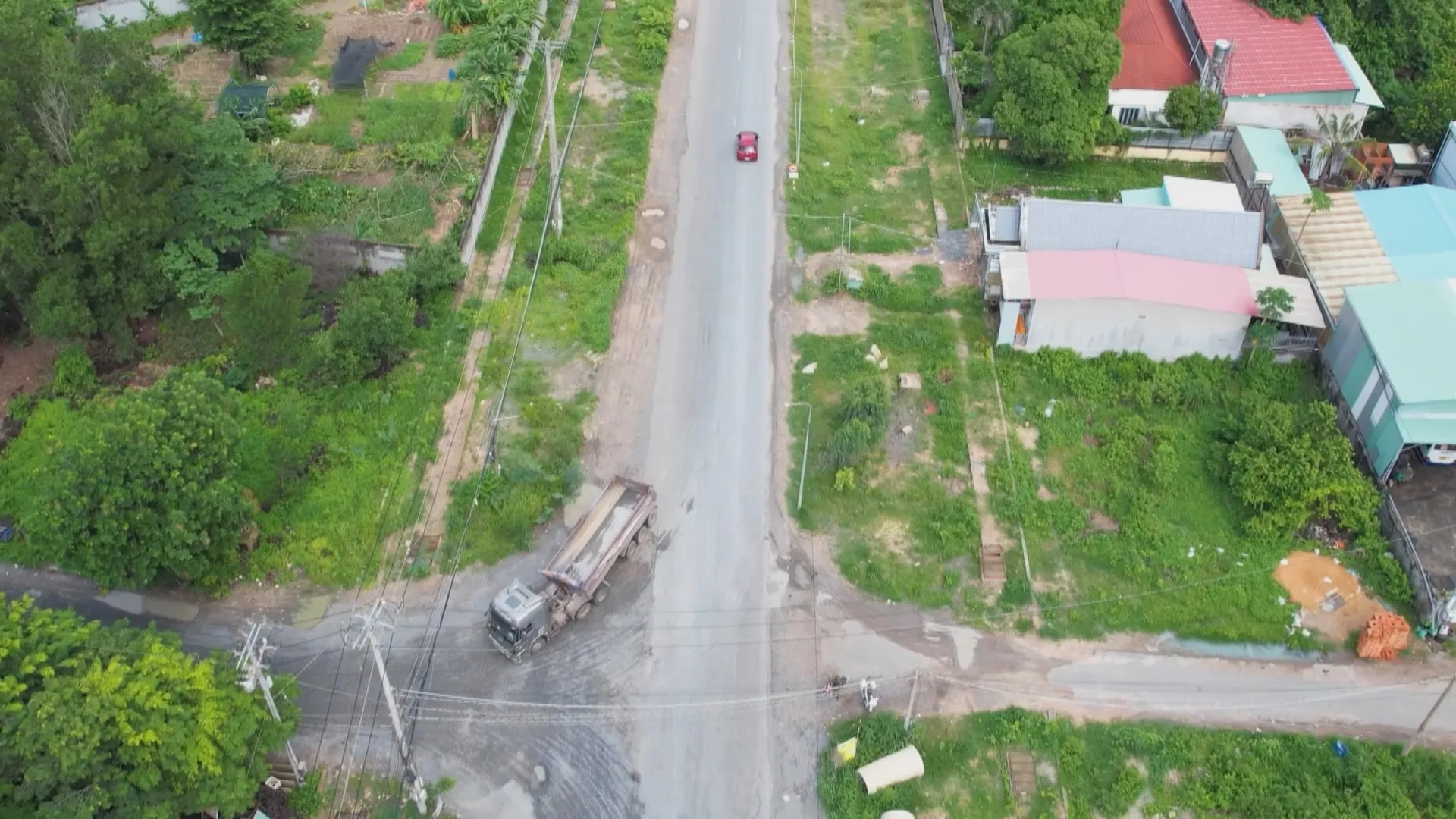 Khẩn trương khắc phục bất cập hạ tầng, bảo đảm an toàn giao thông trên đường 81 - Ảnh 3. Khẩn trương khắc phục bất cập hạ tầng, bảo đảm an toàn giao thông trên đường 81 - Ảnh 3.