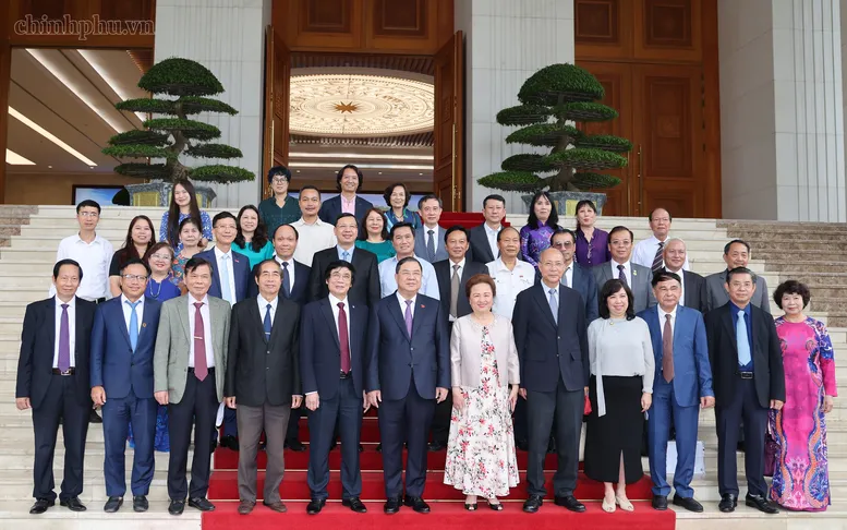 Phó Thủ tướng Thường trực và các đại biểu (Ảnh: VGP/Phương Nguyên)
