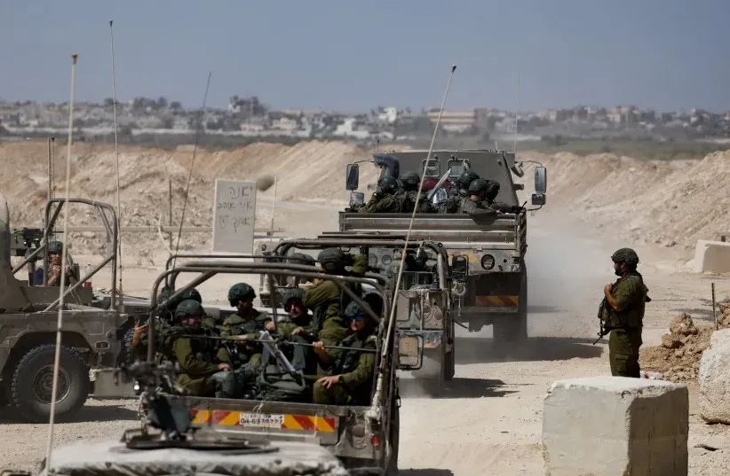 Israel xây dựng bức tường chia cắt Dải Gaza - Ảnh 1.