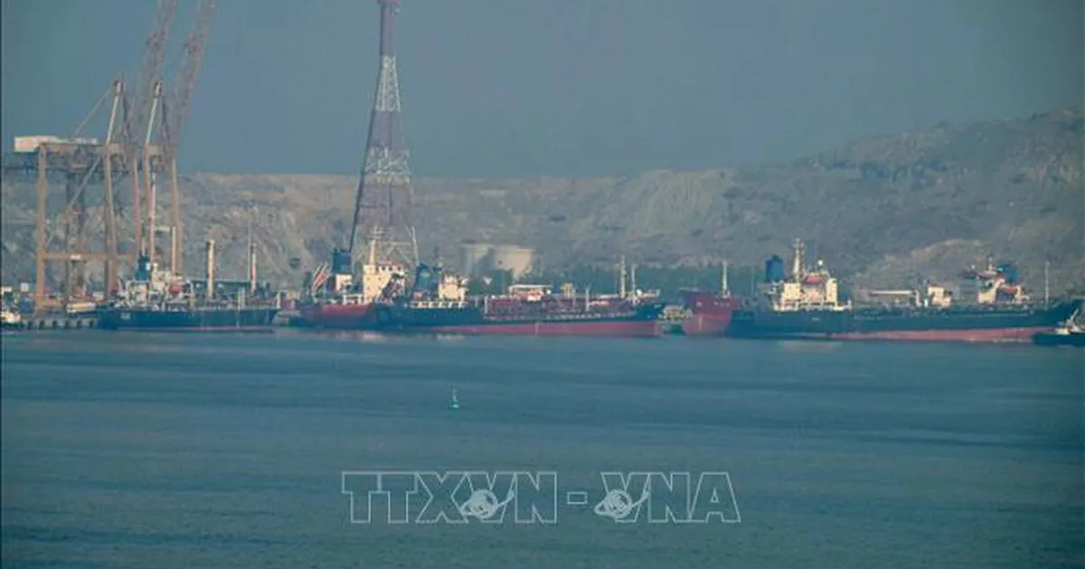 UAE tăng cường năng lực cảng biển, tránh eo biển Hormuz