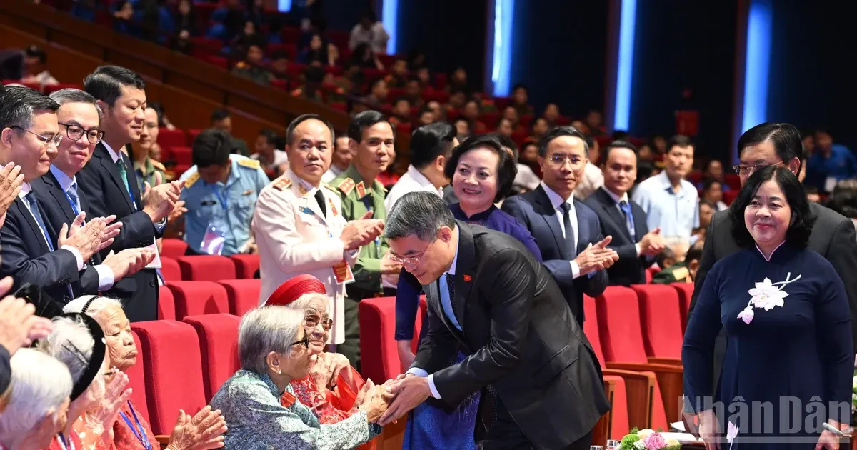 Thủ tướng Lê Minh Hưng dự Hội nghị Tri ân người có công với cách mạng toàn quốc năm 2026 Thủ tướng Lê Minh Hưng dự Hội nghị Tri ân người có công với cách mạng toàn quốc năm 2026