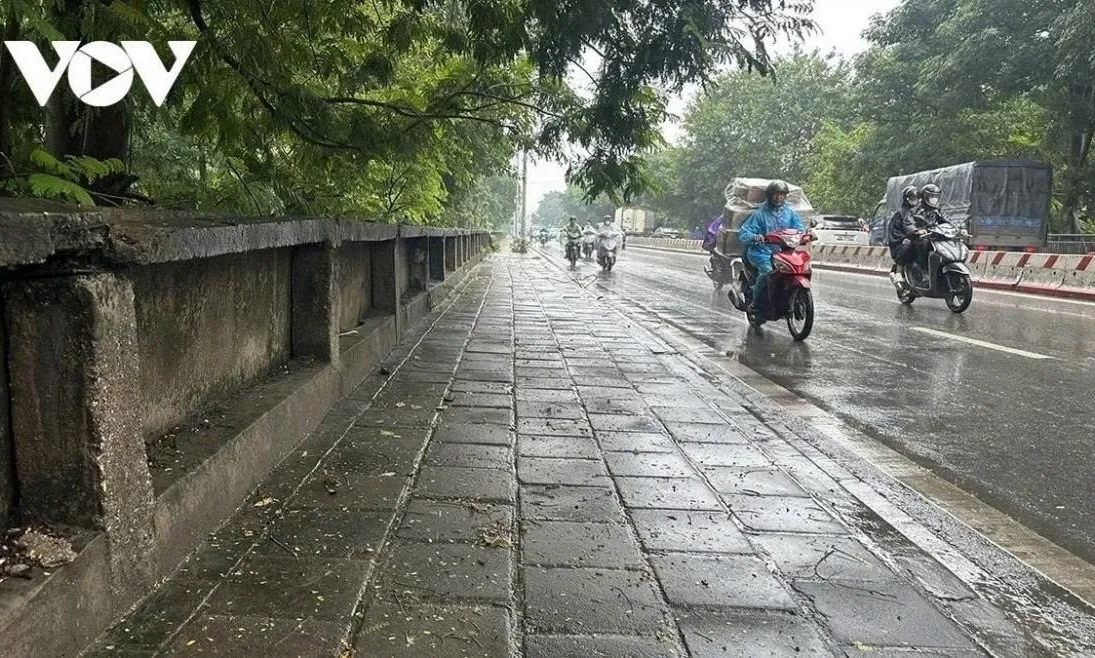 Bắc Bộ mưa lớn trên diện rộng, Trung Bộ tiếp tục nắng nóng