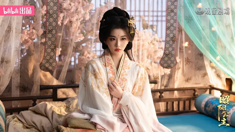 voh-phim-chieu-duong-cong-chua-cua-ly-hoanh-nghi-tong-tuyet-nhi-4