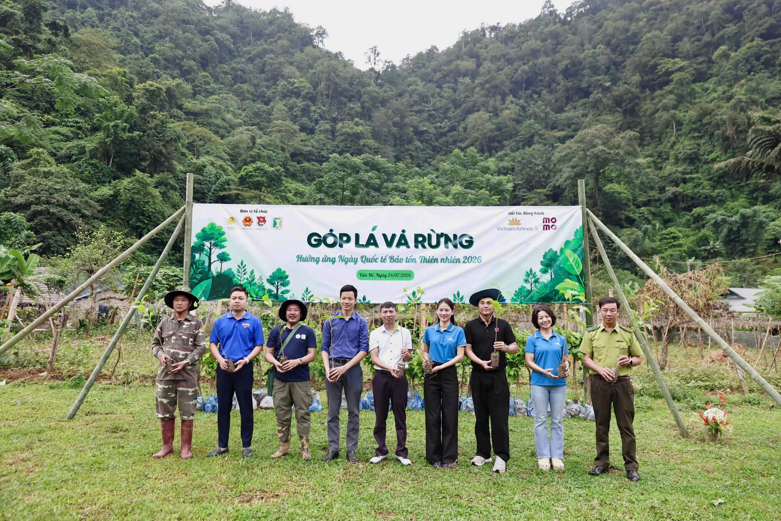 4-vietnam-airlines-phoi-hop-cung-pannature-momo-chinh-quyen-dia-phuong-va-nguoi-dan-truc-tiep-tham-gia-phuc-hoi-rung-bang-cac-loai-ca