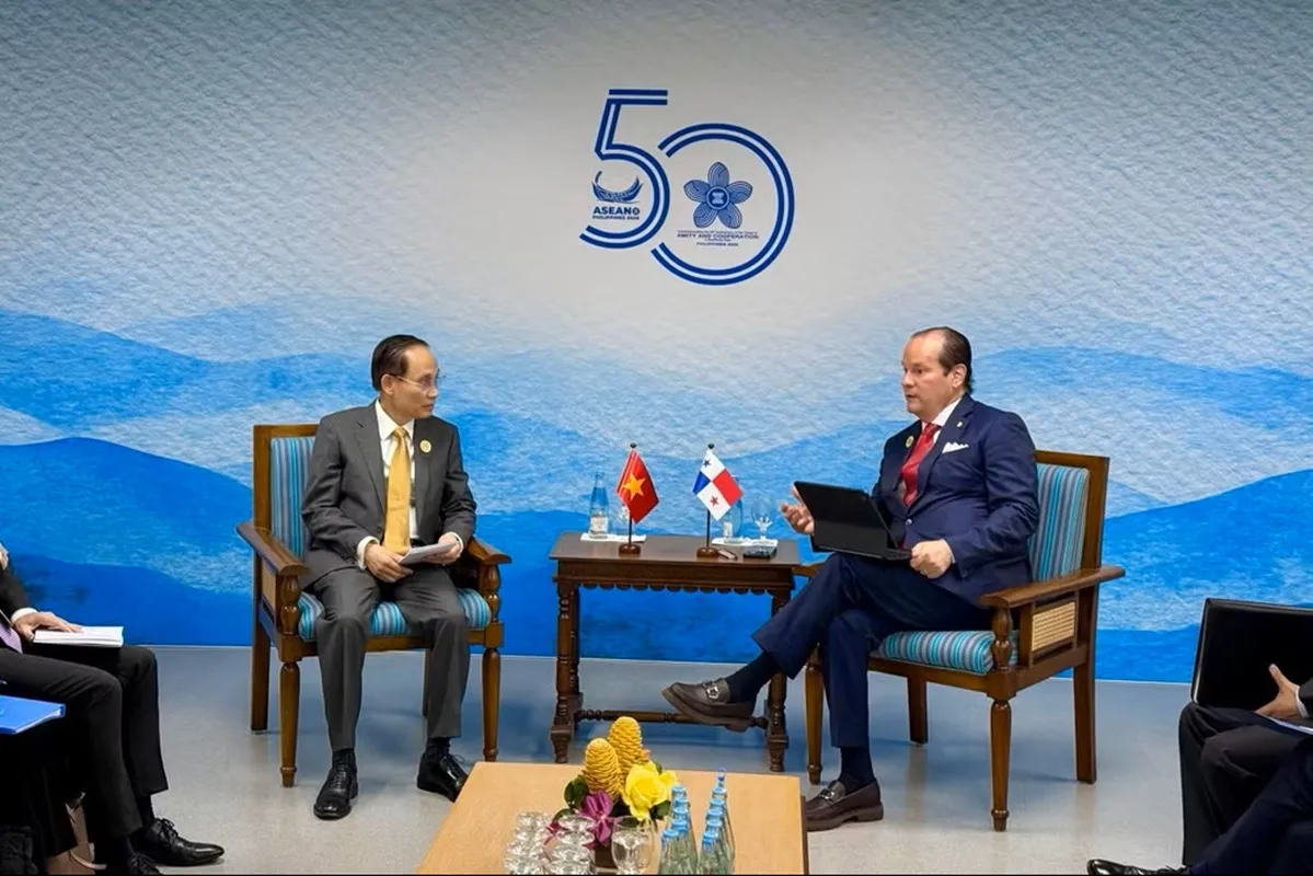 Bộ trưởng Ngoại giao Lê Hoài Trung và Bộ trưởng Ngoại giao Panama Javier Eduardo Martínez-Acha Vásquez - Ảnh Bộ Ngoại giao