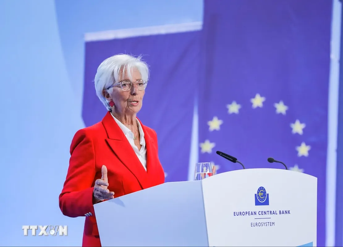 Chủ tịch ECB Christine Lagarde phát biểu trong một cuộc họp báo tại Frankfurt, Đức. Ảnh THX - TTXVN