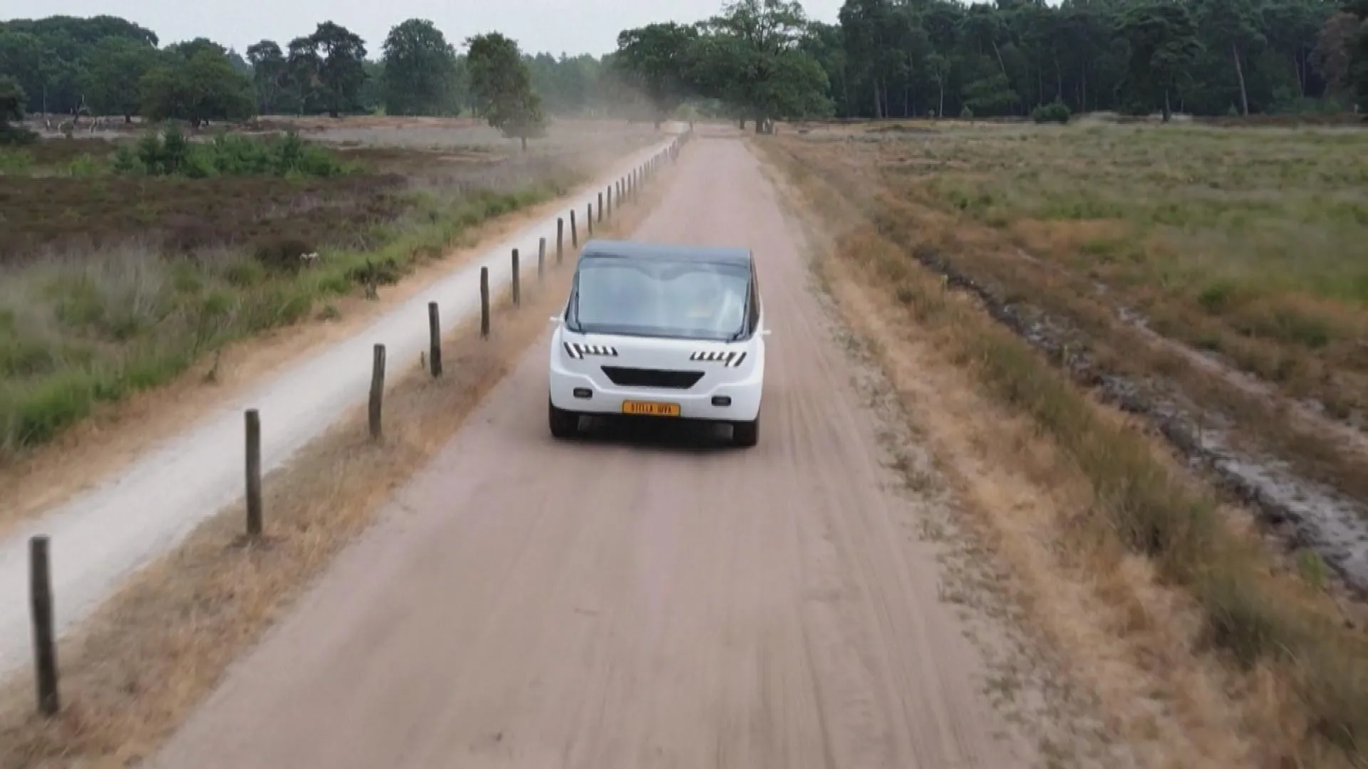Hệ thống pin năng lượng mặt trời giúp Stella Juva vận hành quãng đường 715 km và cấp điện cho các thiết bị y tế ngay cả trong điều kiện thiếu nắng-h2
