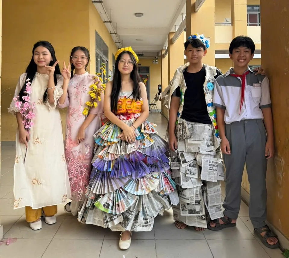 học sinh tham gia văn nghệ