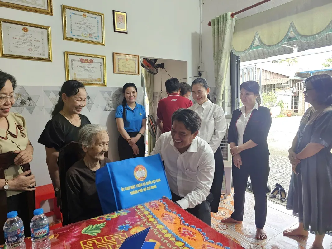 Mẹ Nguyễn Thị Đính (phường Tân Khánh)