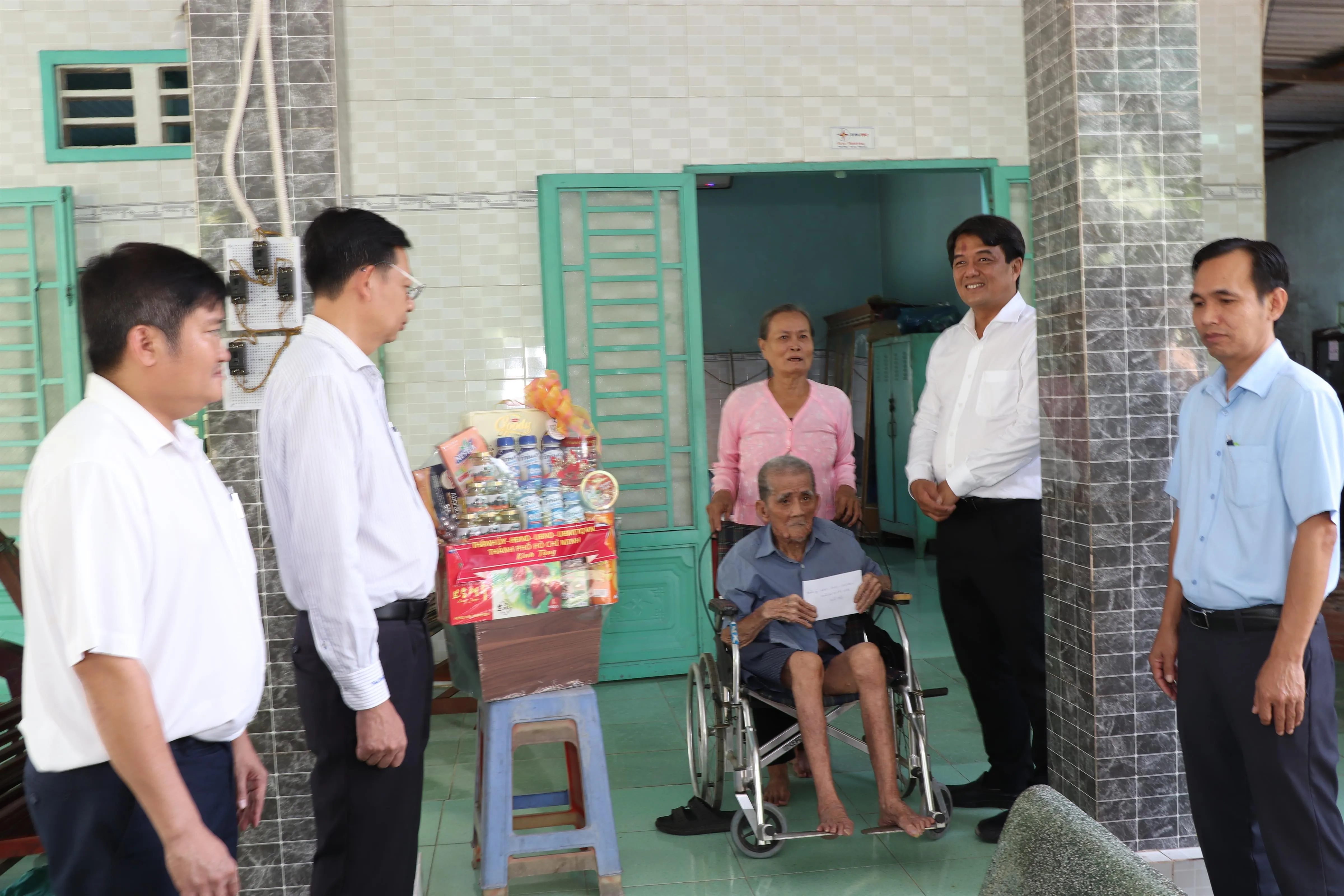 ông Huỳnh Văn Ngọc - thương binh 2-4 (phường Tây Nam)