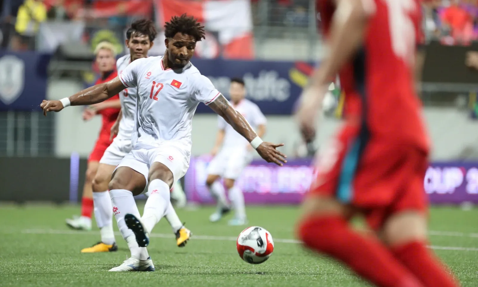 TRỰC TIẾP Timor Leste 0-5 Việt Nam (Hiệp 2): Văn Hậu đánh đầu ra ngoài
