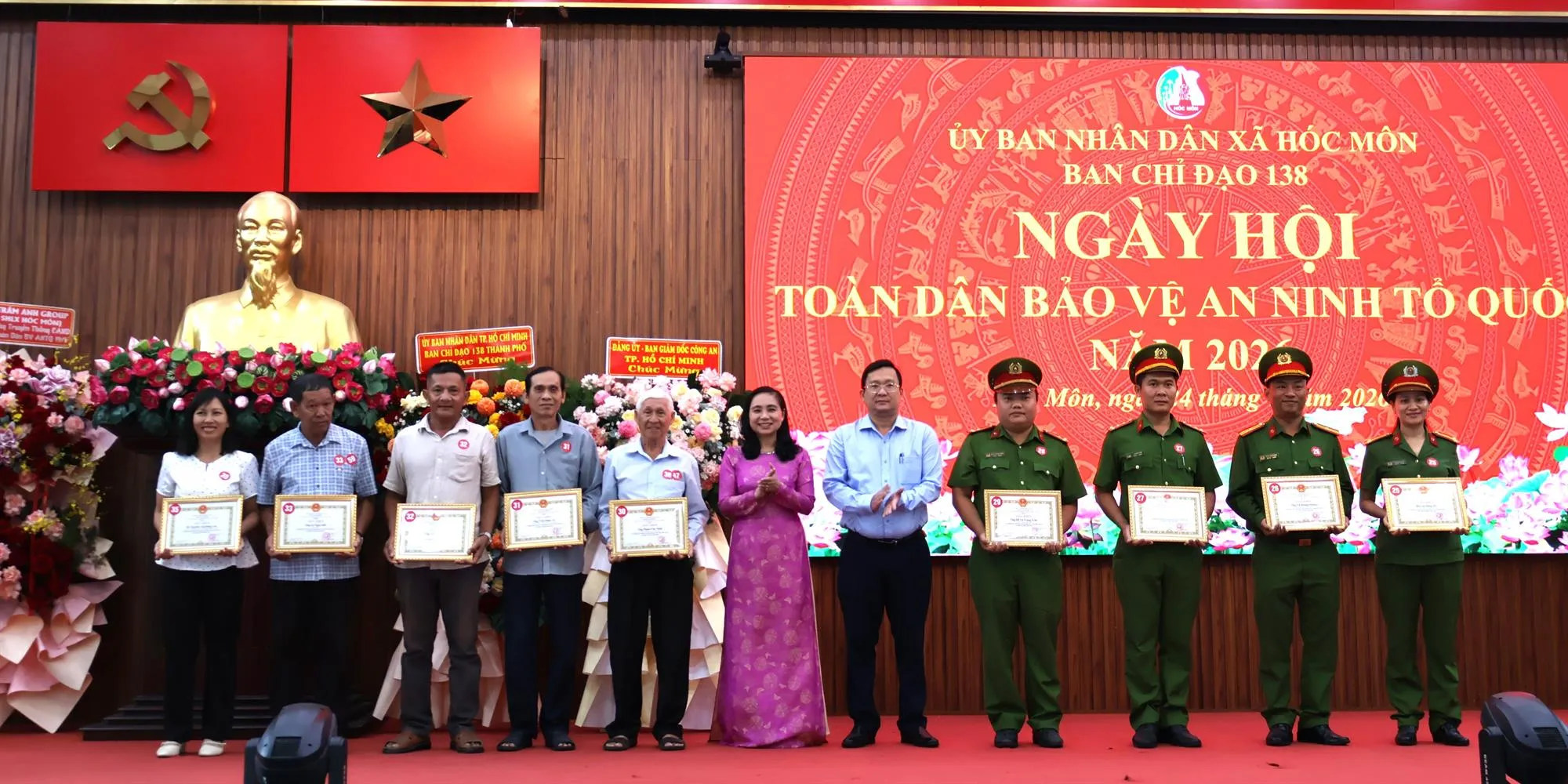 Ban Chỉ đạo 138 Thành phố trao khen thưởng của Ủy ban nhân dân Thành phố và Công an Thành phố