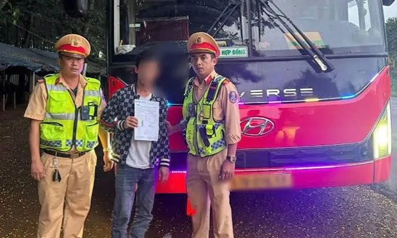 Tài xế xe khách chạy gần gấp đôi tốc độ cho phép, dương tính với ma túy