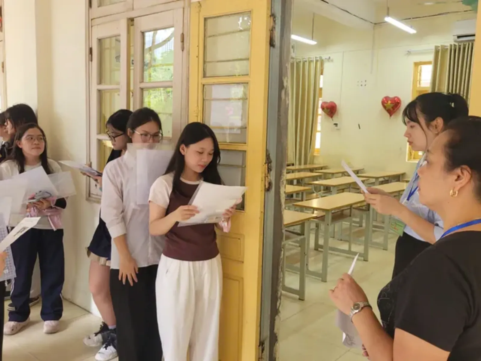 Bộ GD-ĐT Duy trì kỳ thi tốt nghiệp THPT, đổi mới để giảm tối đa can thiệp của con người - Ảnh 3