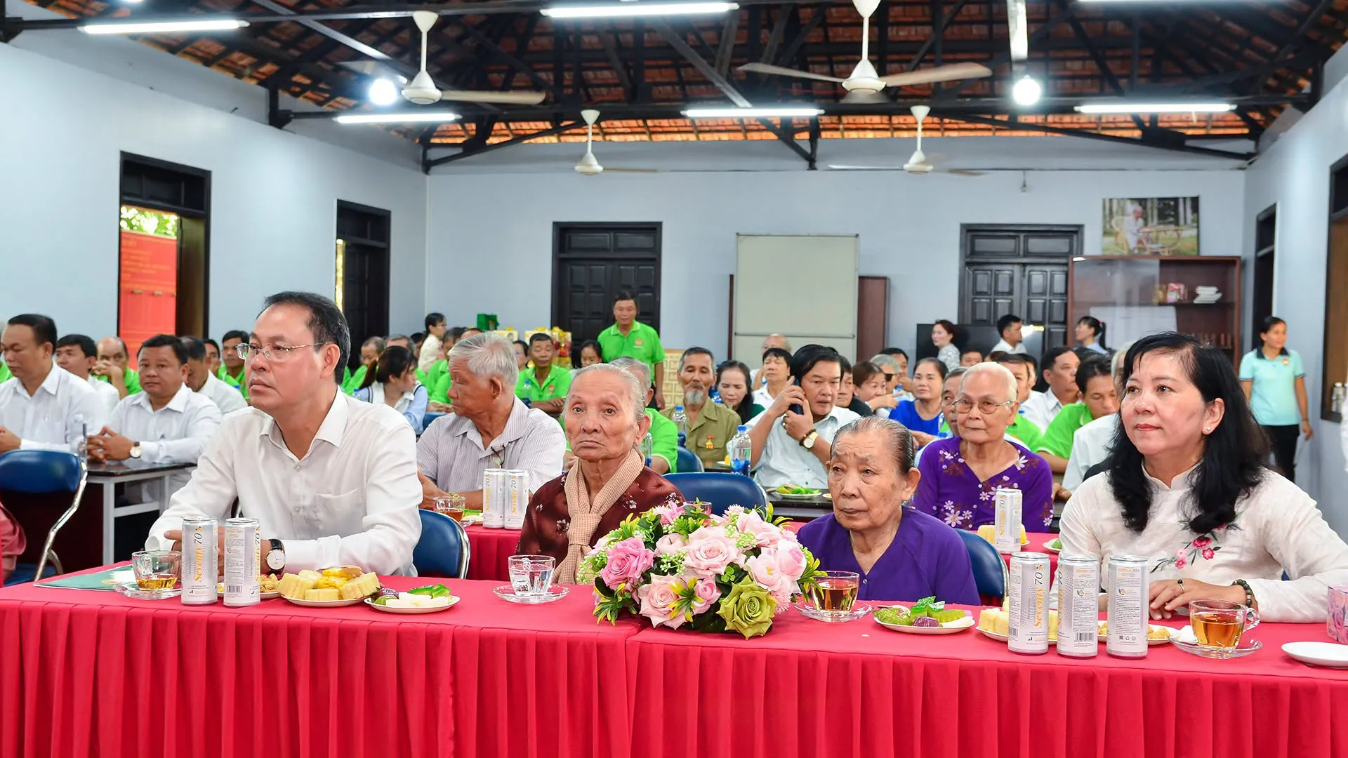 Hội Nông dân Thành phố tổ chức Lễ dâng hoa, dâng hương tưởng niệm và Chương trình gặp mặt, tri ân, giáo dục truyền thống