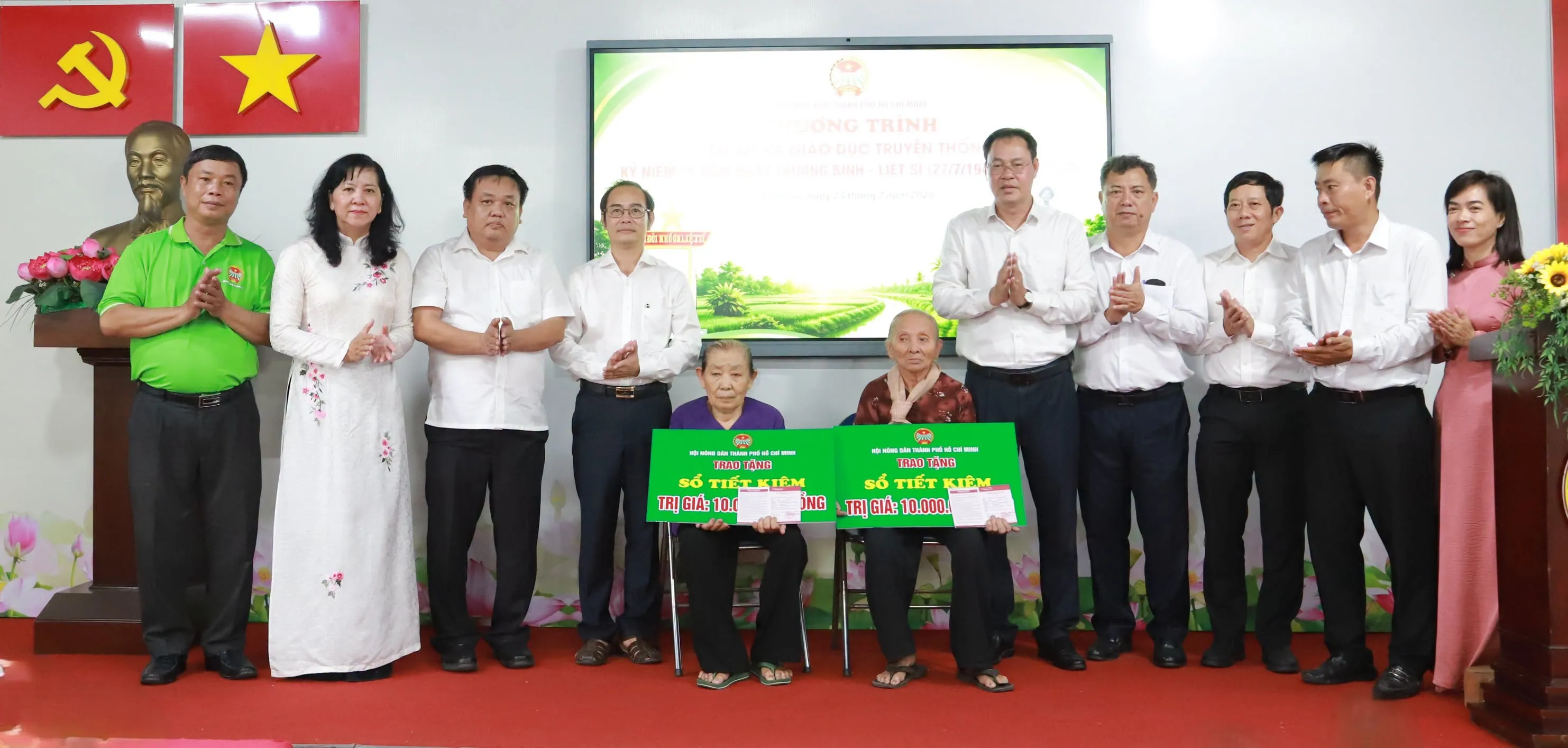 Hội Nông dân Thành phố tổ chức Lễ dâng hoa, dâng hương tưởng niệm và Chương trình gặp mặt, tri ân, giáo dục truyền thống