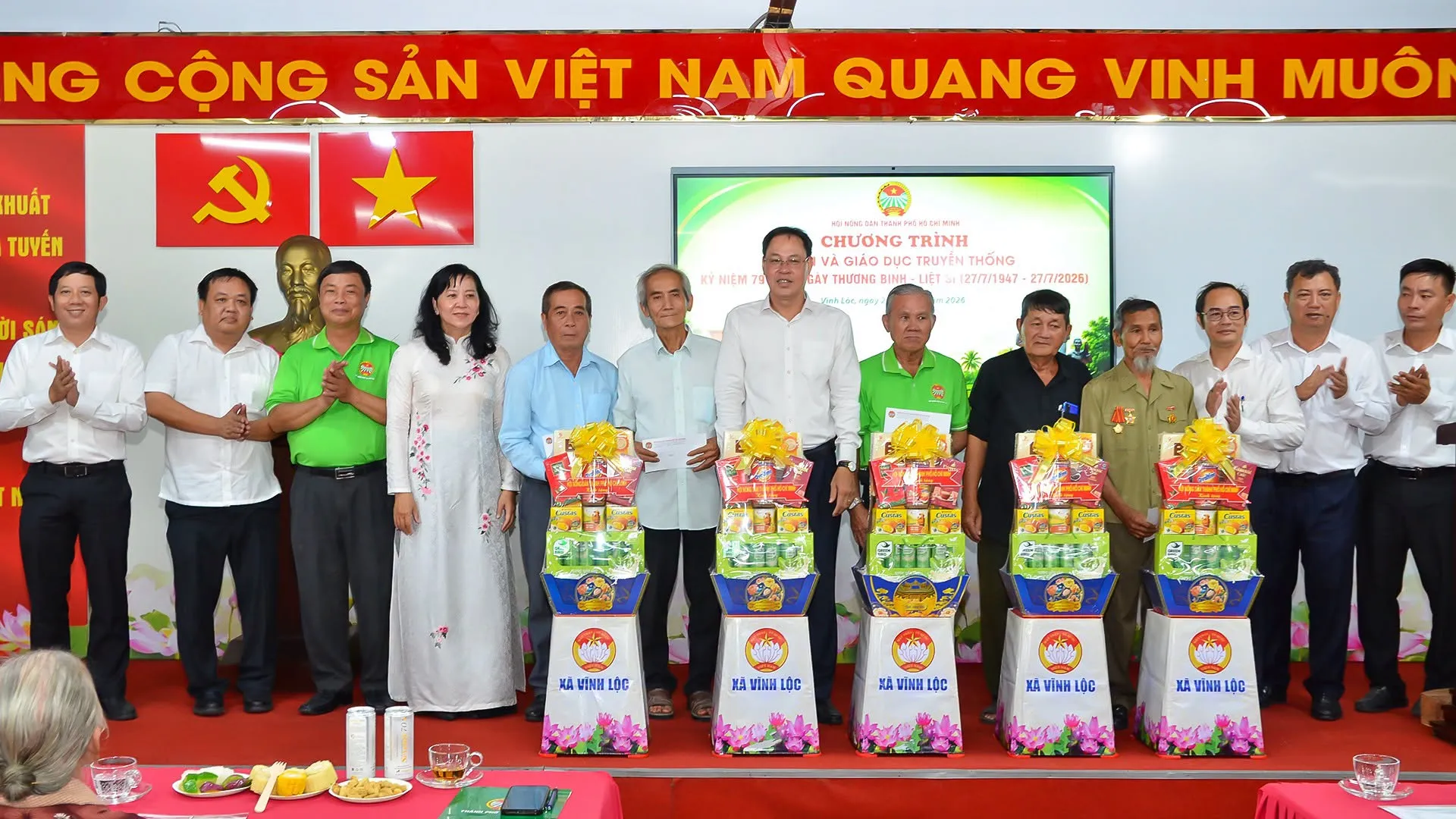 Hội Nông dân Thành phố tổ chức Lễ dâng hoa, dâng hương tưởng niệm và Chương trình gặp mặt, tri ân, giáo dục truyền thống