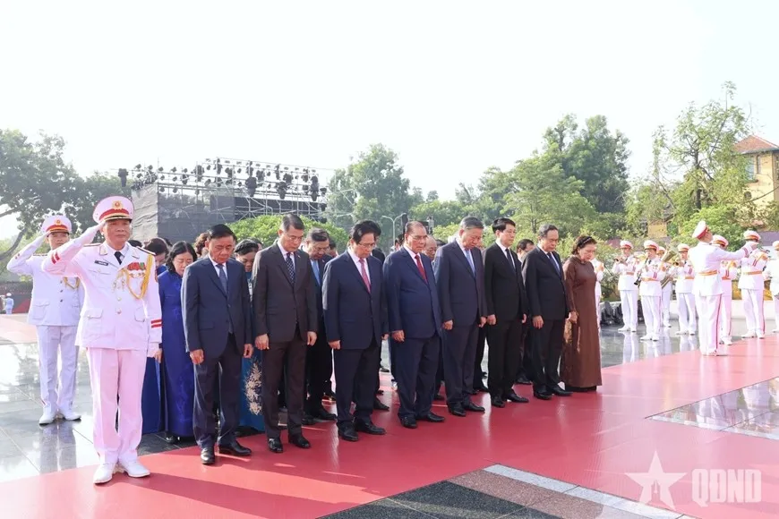 Lãnh đạo Đảng, Nhà nước vào Lăng viếng Chủ tịch Hồ Chí Minh và tưởng niệm các Anh hùng liệt sĩ - Ảnh 4