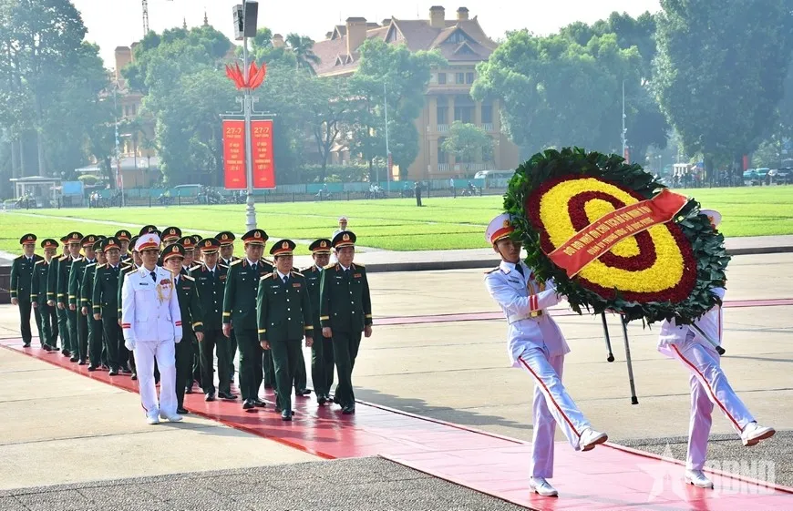 Lãnh đạo Đảng, Nhà nước vào Lăng viếng Chủ tịch Hồ Chí Minh và tưởng niệm các Anh hùng liệt sĩ - Ảnh 6