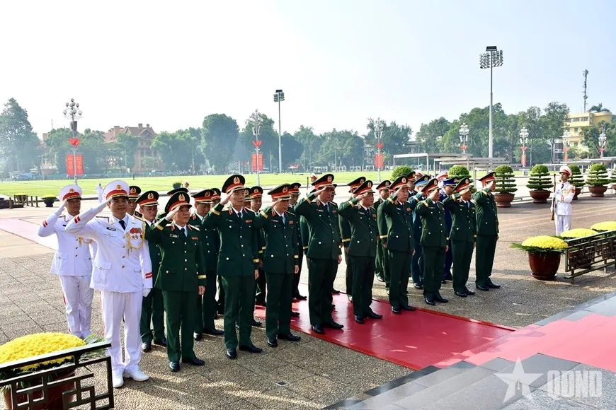 Lãnh đạo Đảng, Nhà nước vào Lăng viếng Chủ tịch Hồ Chí Minh và tưởng niệm các Anh hùng liệt sĩ - Ảnh 7