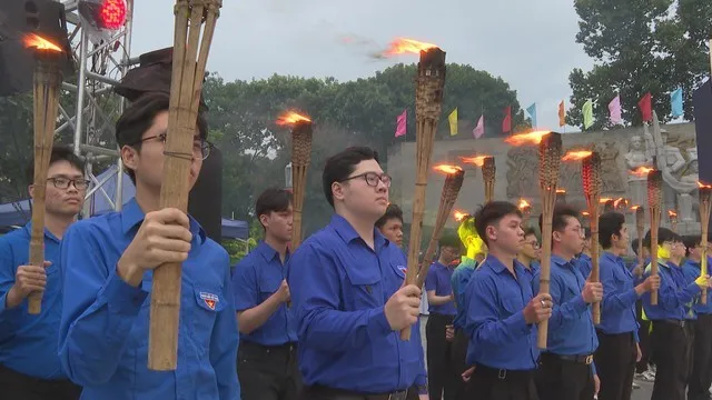 Lễ thắp nến tri ân Anh hùng liệt sĩ - Ảnh 4