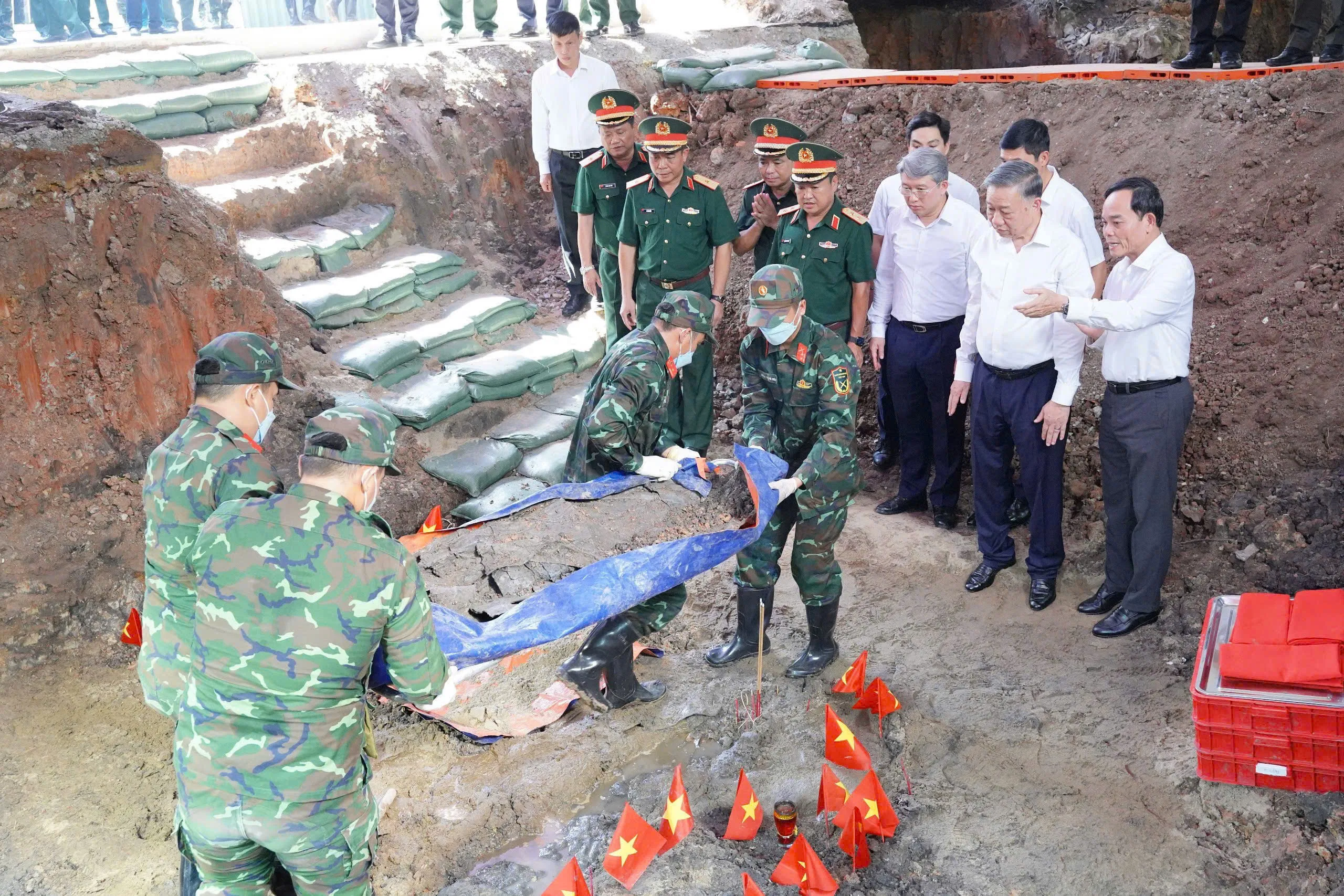 TP.HCM triển khai rà soát, cập nhật thông tin và thu nhận mẫu ADN cho thân nhân liệt sĩ chưa xác định danh tính - Ảnh 1. TP.HCM triển khai rà soát, cập nhật thông tin và thu nhận mẫu ADN cho thân nhân liệt sĩ chưa xác định danh tính - Ảnh 1.