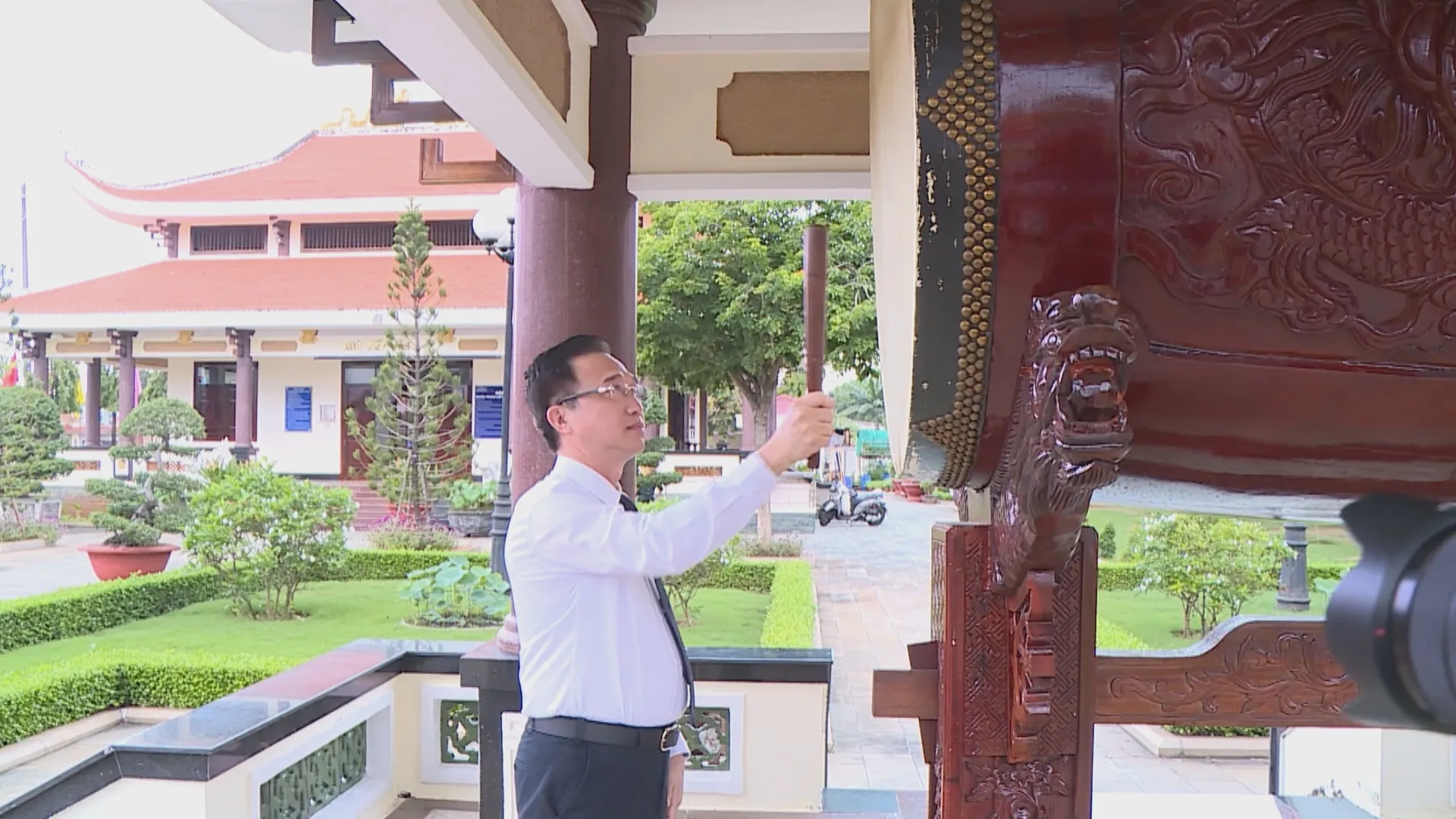 Lòng tri ân đối với các Anh hùng liệt sĩ tiếp tục được vun đắp bằng những hành động thiết thực của các thế hệ hôm nay