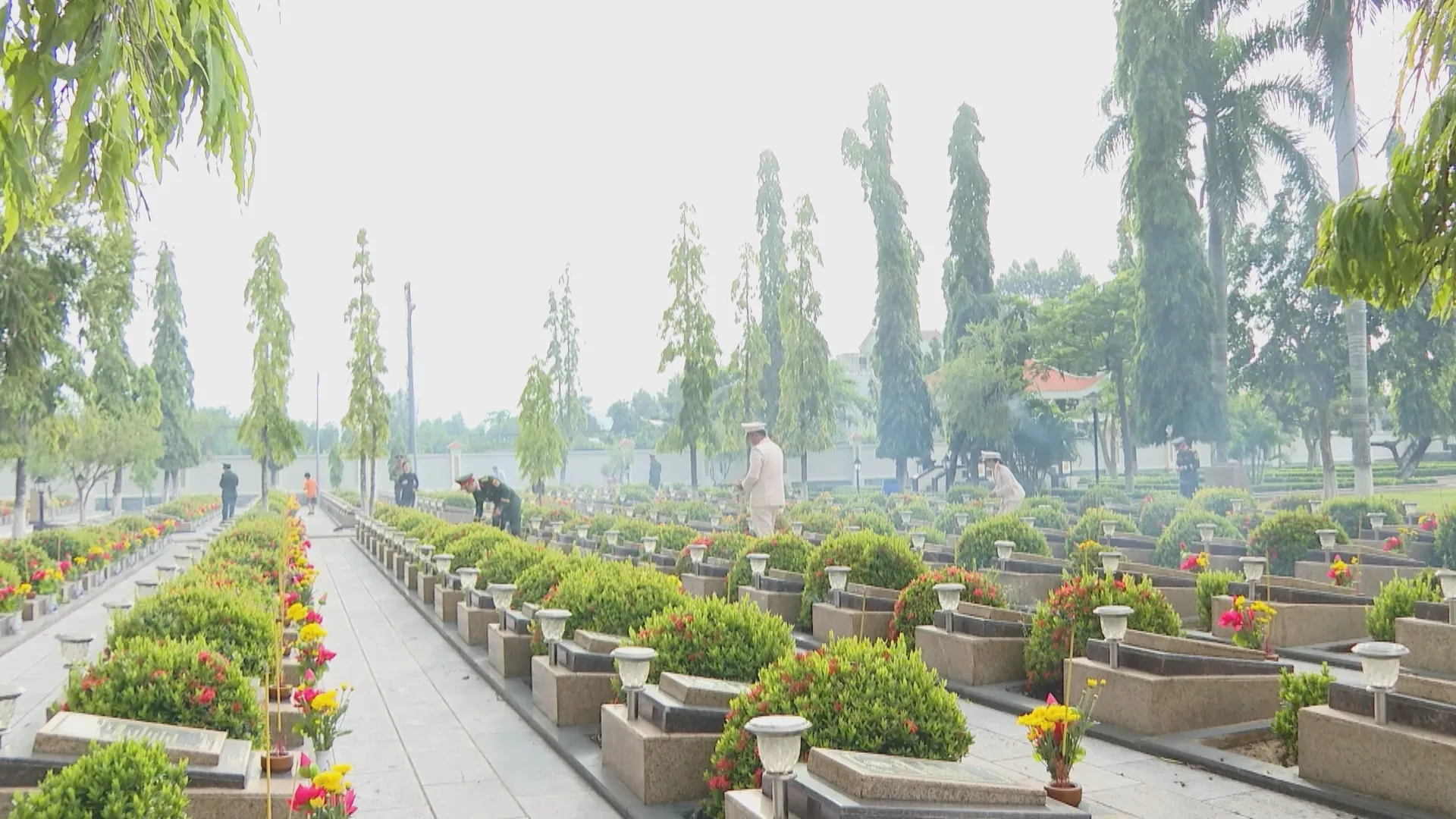 Lòng tri ân đối với các Anh hùng liệt sĩ tiếp tục được vun đắp bằng những hành động thiết thực của các thế hệ hôm nay