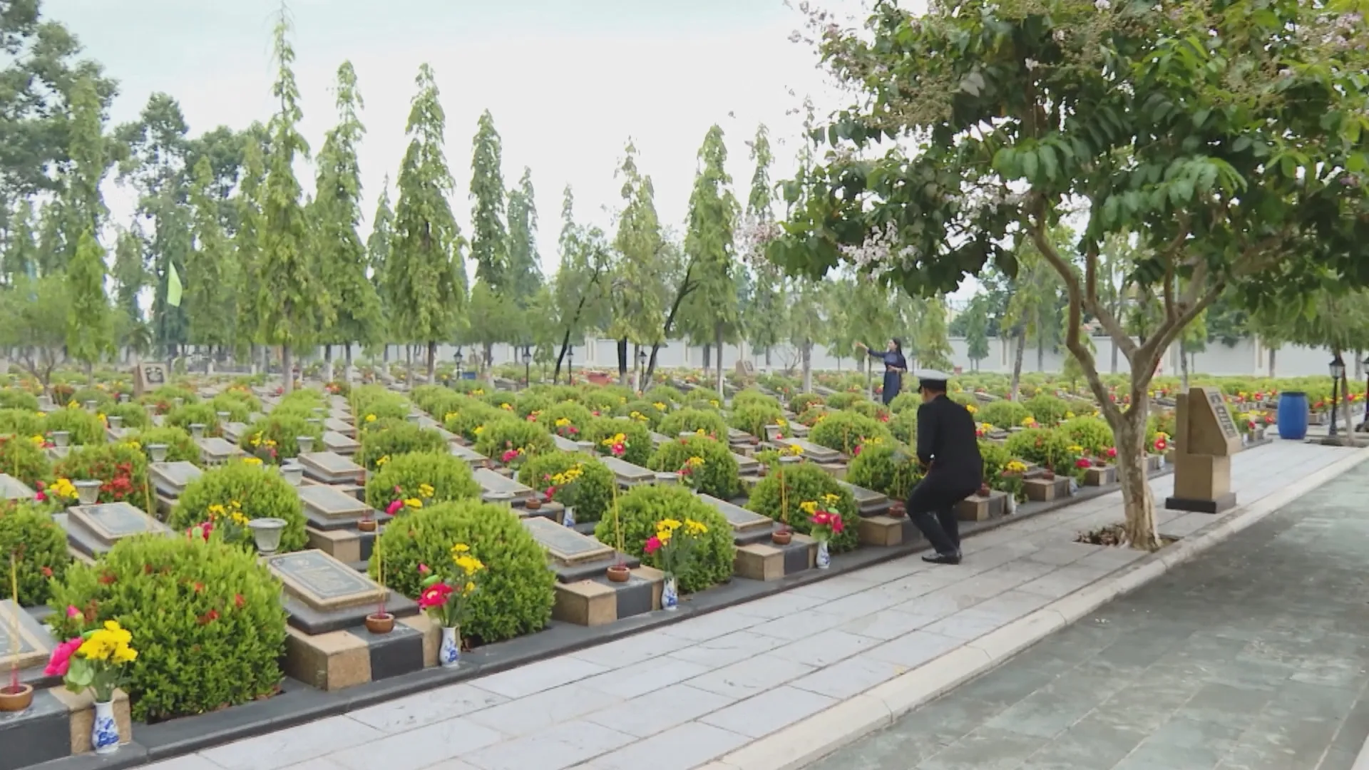 Lòng tri ân đối với các Anh hùng liệt sĩ tiếp tục được vun đắp bằng những hành động thiết thực của các thế hệ hôm nay
