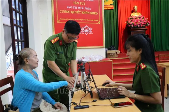 Công an TP Hồ Chí Minh thu nhận mẫu sinh phẩm ADN của thân nhân liệt sĩ chưa xác định danh tính trên địa bàn đợt đầu năm năm 2026. Công an TP Hồ Chí Minh thu nhận mẫu sinh phẩm ADN của thân nhân liệt sĩ chưa xác định danh tính trên địa bàn đợt đầu năm năm 2026.