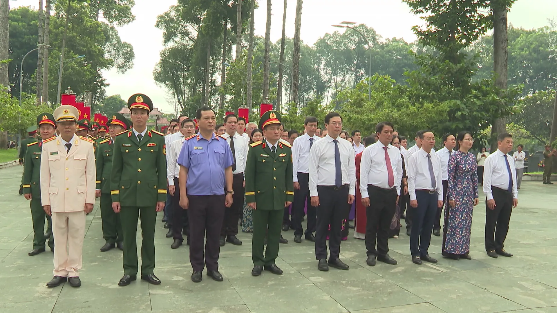 Lãnh đạo TP. Hồ Chí Minh tri ân các anh hùng liệt sĩ tại Củ Chi - Ảnh 5. Lãnh đạo TP. Hồ Chí Minh tri ân các anh hùng liệt sĩ tại Củ Chi - Ảnh 5.