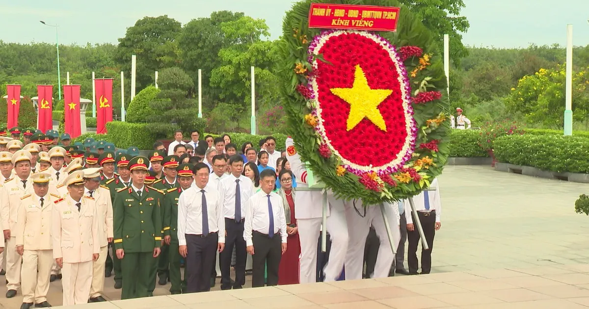 Lãnh đạo TP. Hồ Chí Minh tri ân các anh hùng liệt sĩ tại Củ Chi