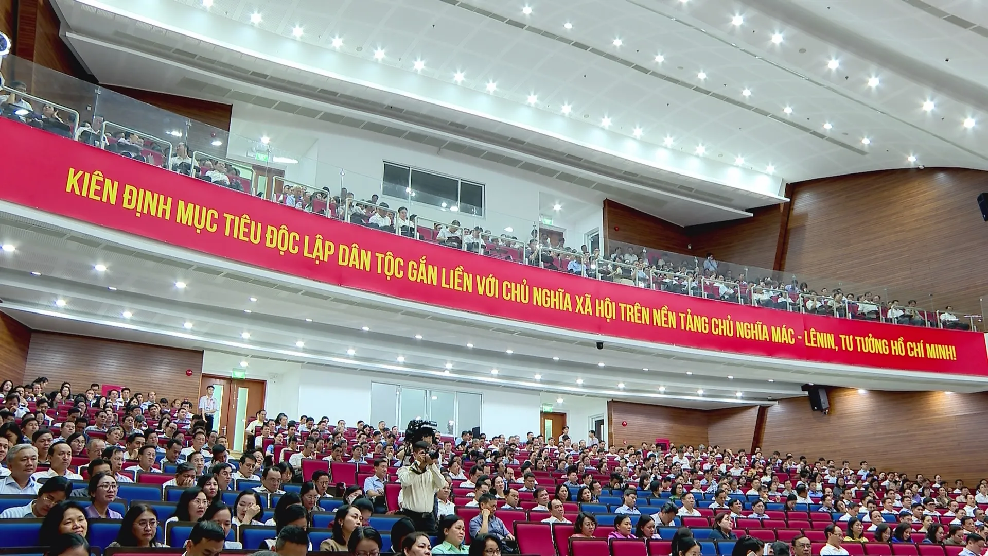 Đối thoại thẳng thắn, tháo gỡ vướng mắc trong vận hành chính quyền địa phương tại TP. Hồ Chí Minh - Ảnh 3.