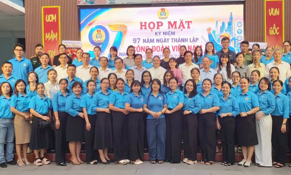 Nhiều địa phương long trọng kỷ niệm 97 năm Ngày thành lập Công đoàn Việt Nam