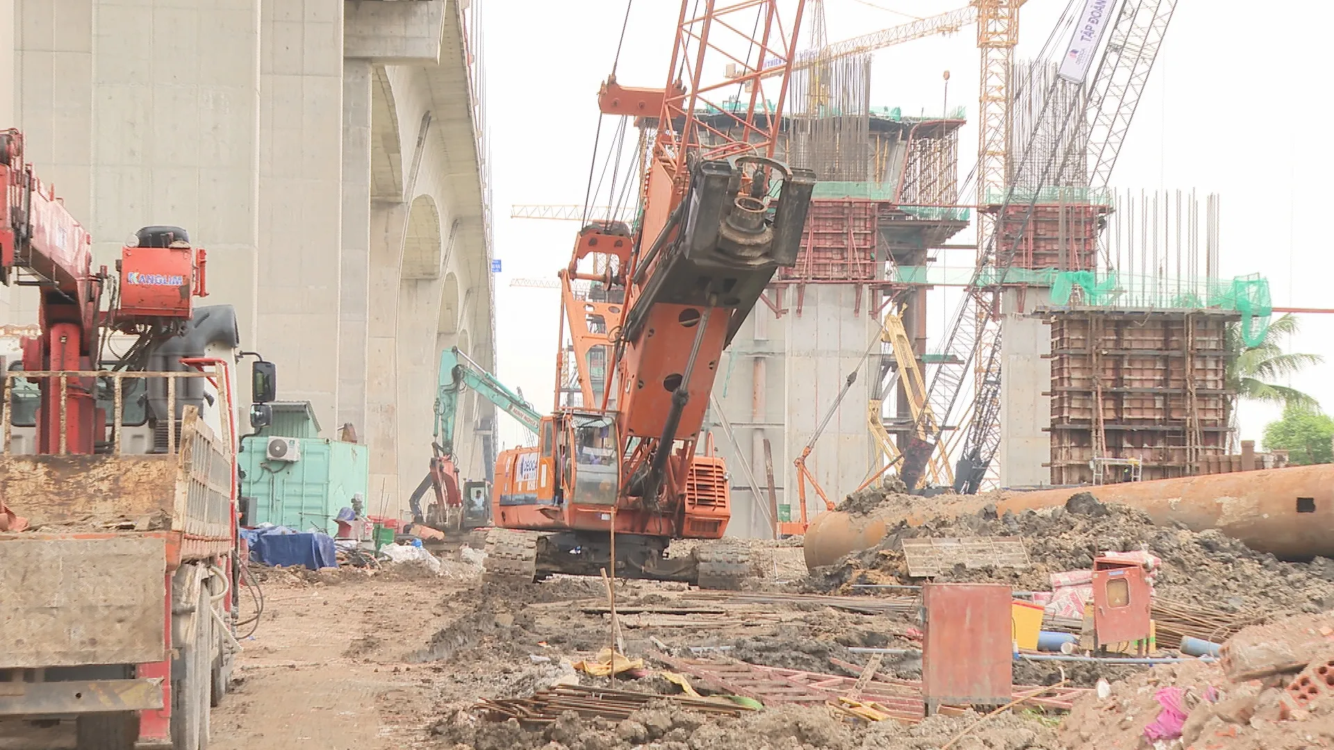 Toàn dự án đang bố trí gần 70 mũi thi công và phấn đấu hoàn thành