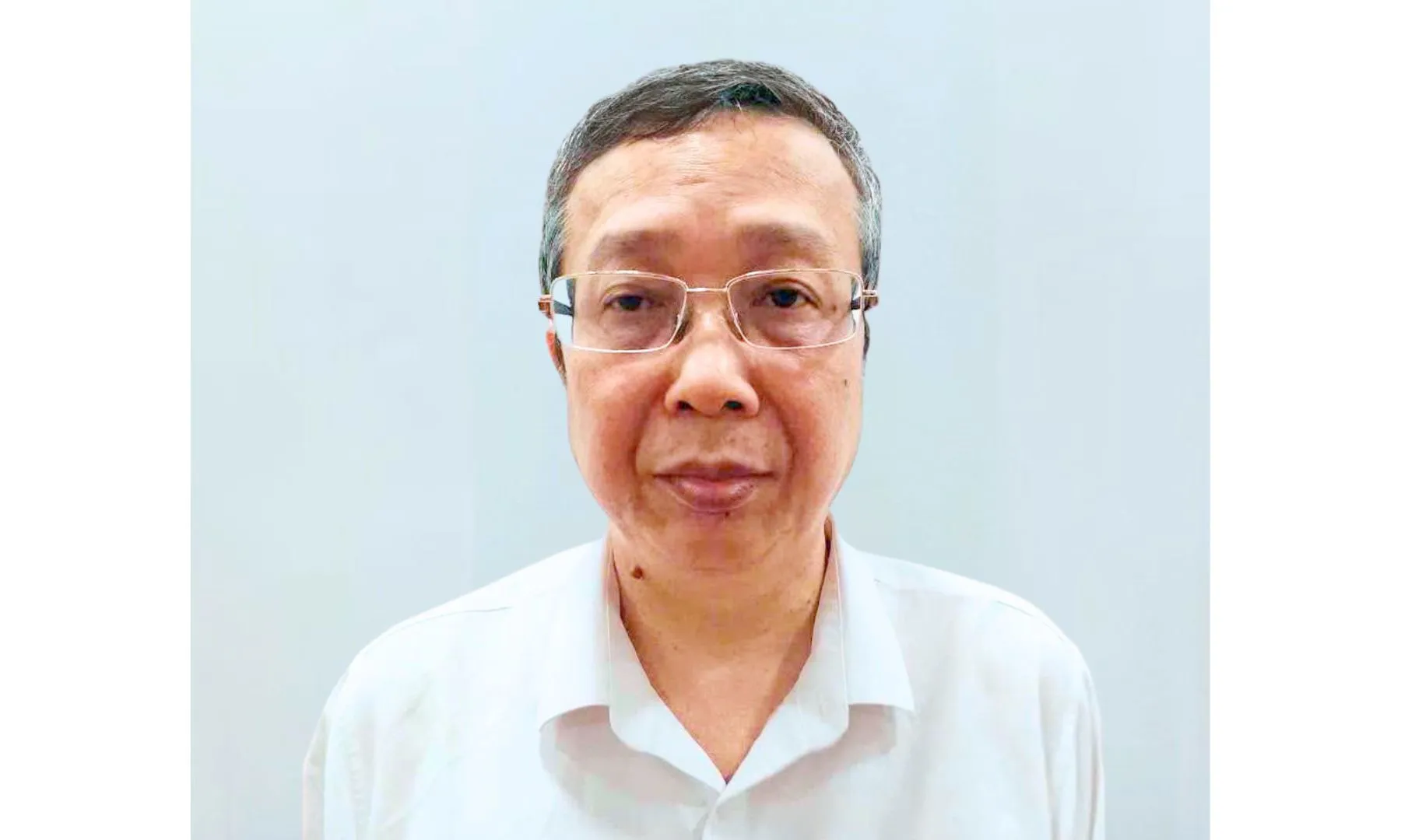 Khởi tố, bắt tạm giam Thứ trưởng Bộ Nông nghiệp và Môi trường Hoàng Trung