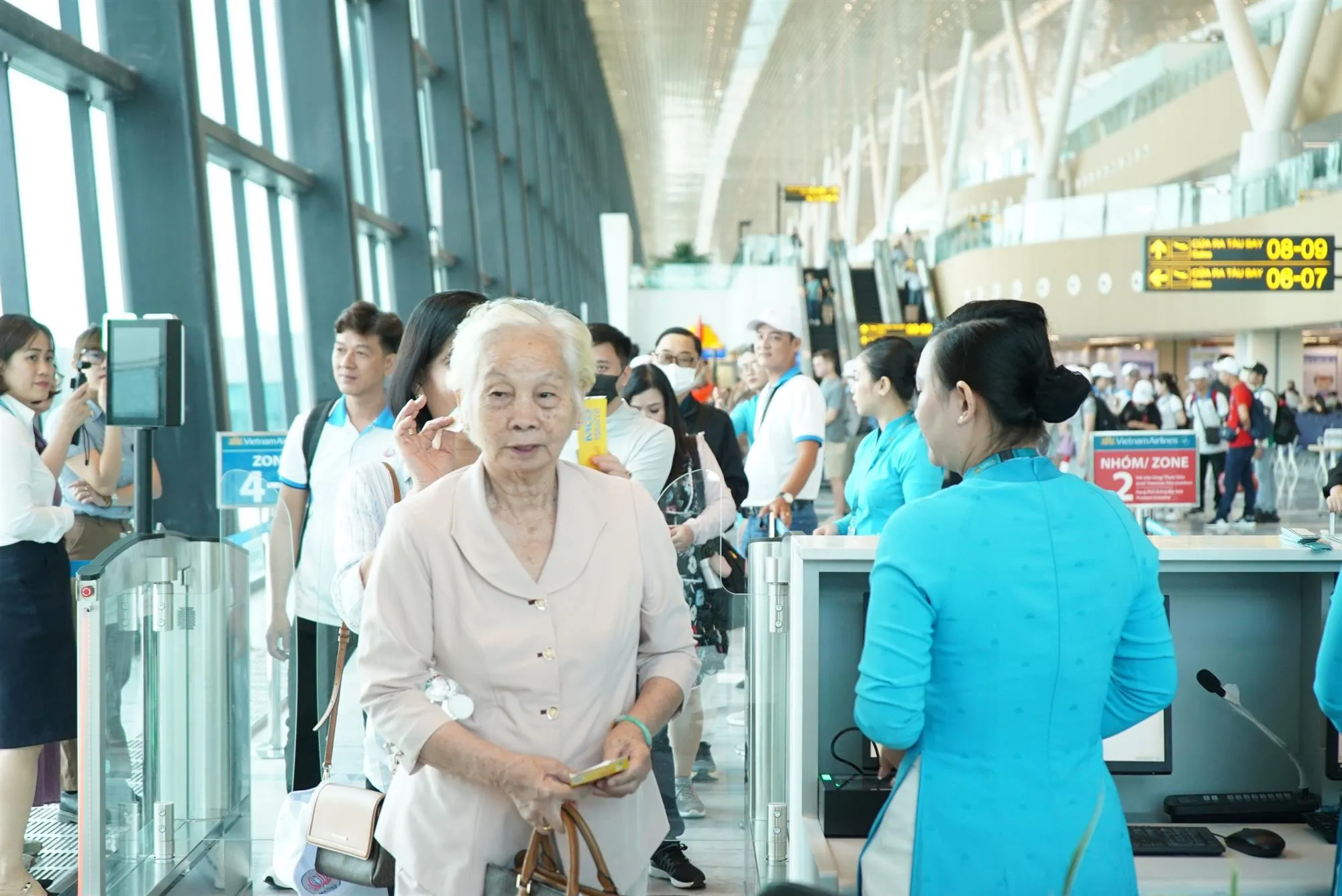 Trong đó, mỗi ngày đường bay Hà Nội - Đà Lạt có 2 chuyến khứ hồi, TP. Hồ Chí Minh - Đà Lạt 4 chuyến và Đà Nẵng - Đà Lạt một chuyến