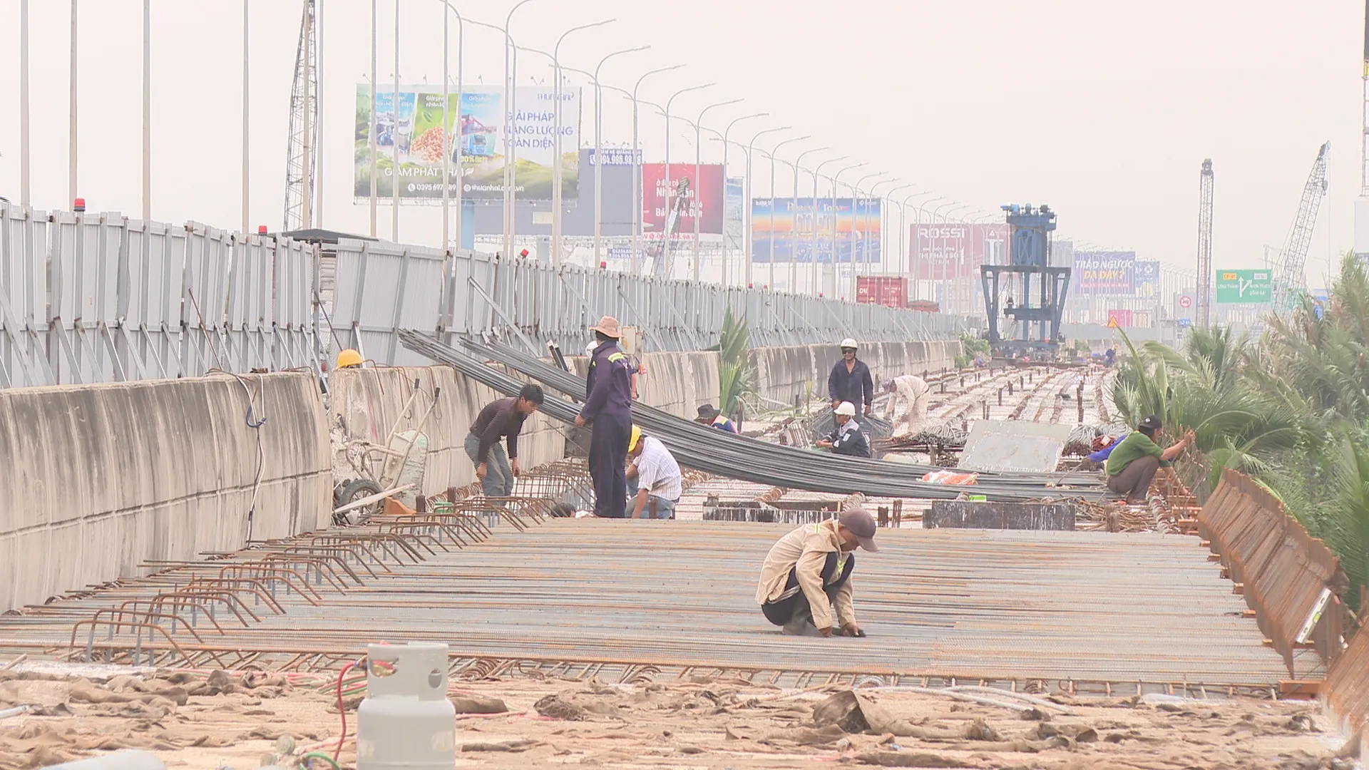 Nhân sự dốc toàn lực thi công dự án