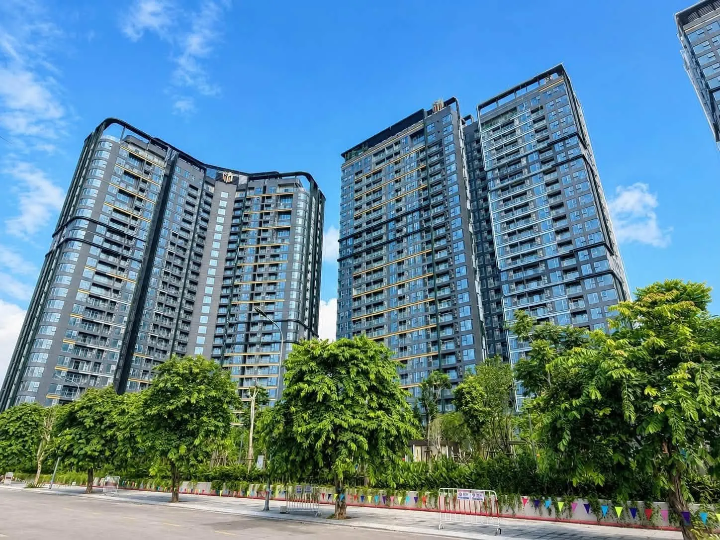 Nhiều chuyên gia cho rằng nút thắt lớn nhất của thị trường hiện nay không còn nằm ở nguồn cung mà đã chuyển sang chi phí vốn - yếu tố đang quyết định khả năng xuống tiền của người mua và tốc độ phục hồi của toàn thị trường - Ảnh: Báo Xây Dựng