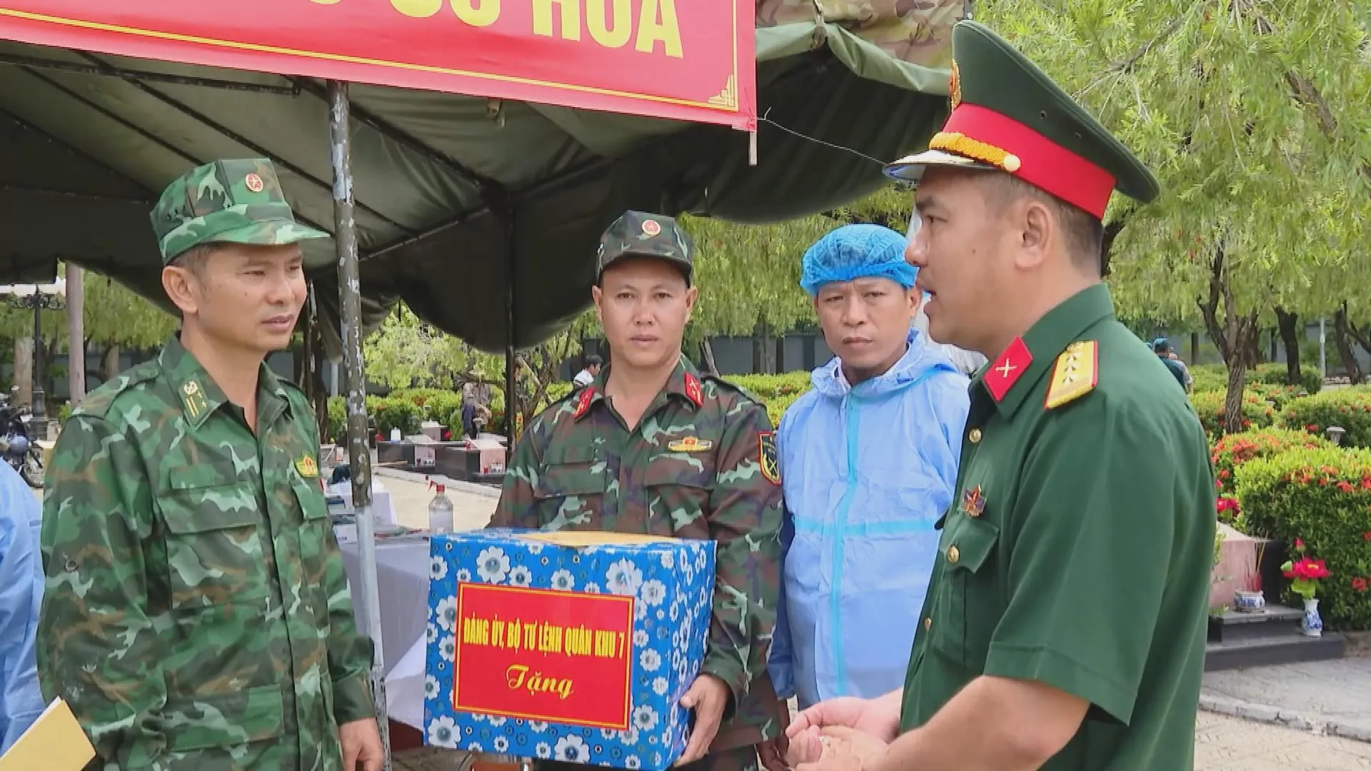 Lấy mẫu ADN, tiếp nối hành trình trả lại tên cho liệt sĩ - Ảnh 8. Lấy mẫu ADN, tiếp nối hành trình trả lại tên cho liệt sĩ - Ảnh 8.