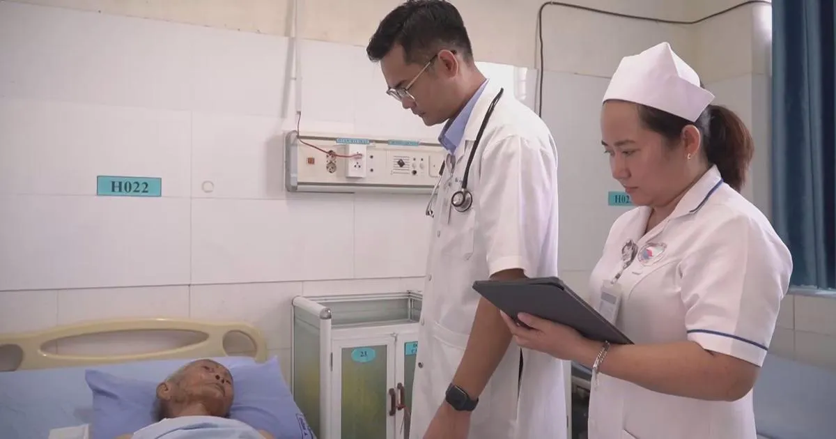 Cứu sống cụ ông 98 tuổi bị đàn ong vò vẽ đốt 98 nốt