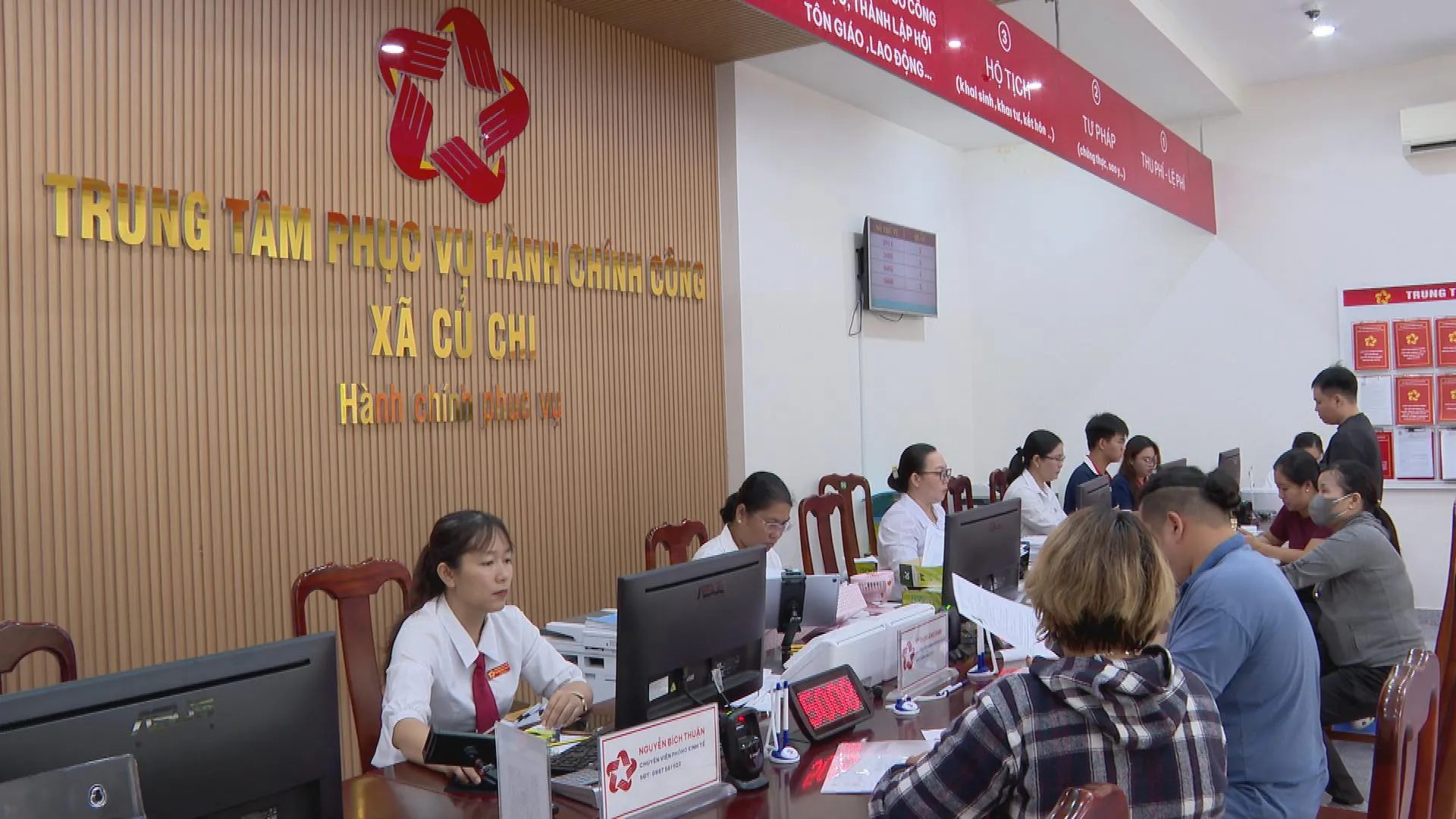Chuyển đổi số đang trở thành nền tảng xây dựng nền hành chính hiện đại, đưa dịch vụ công đến gần người dân hơn