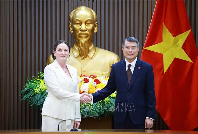 Thủ tướng Lê Minh Hưng tiếp Đại sứ New Zealand Caroline Beresford. Ảnh: Dương Giang/TTXVN