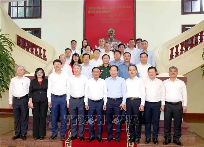 Thường trực Ban Bí thư Trần Cẩm Tú cùng các đại biểu dự buổi làm việc. Ảnh: Phương Hoa/TTXVN