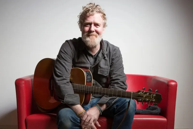 voh-giong-ca-noi-tieng-glen-hansard-qua-doi-o-tuoi-56-5