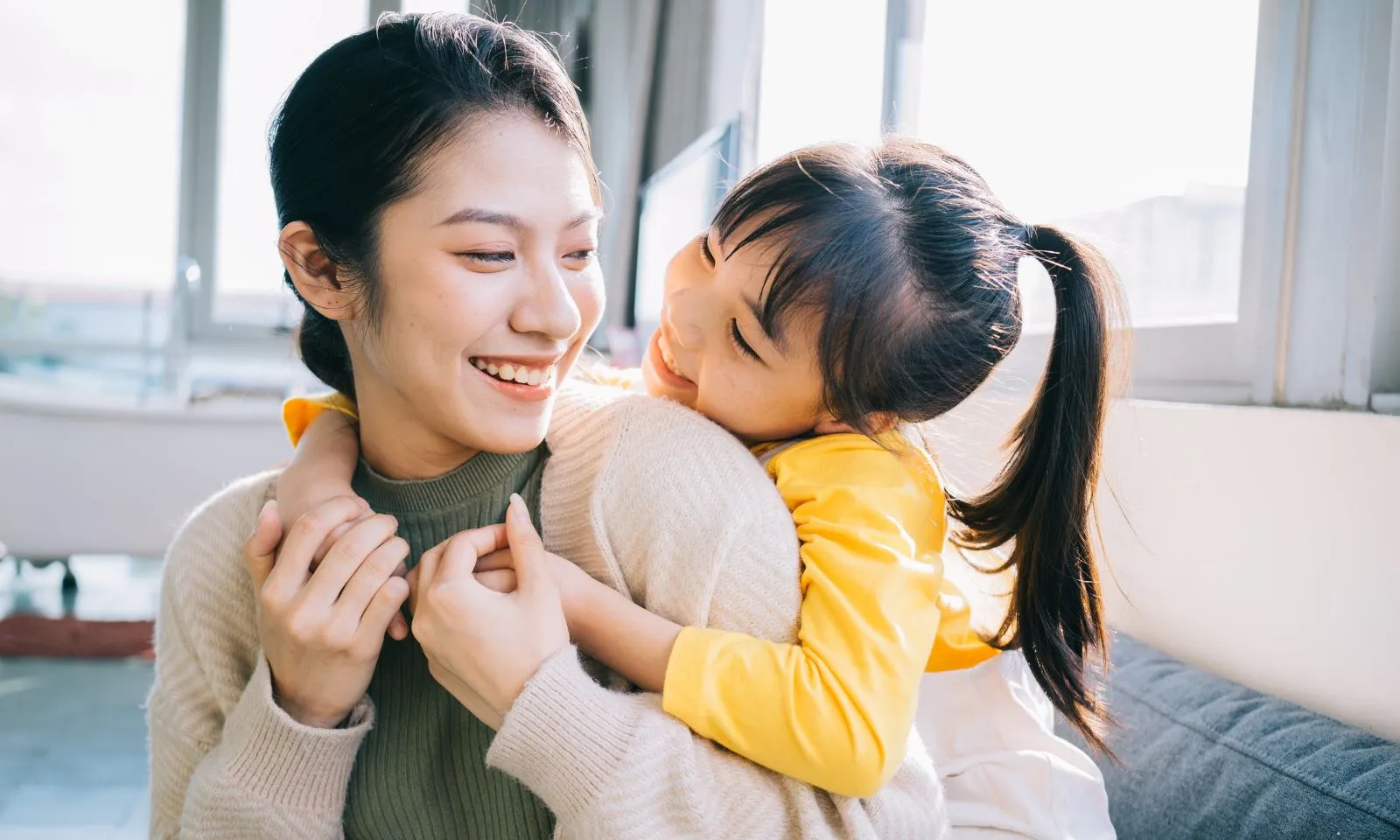 Mẹ đơn thân mê mẩn trai tân thích kiểm soát